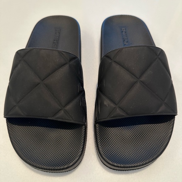 Bottega Veneta Flat Pool Slides - Picture 2 of 8